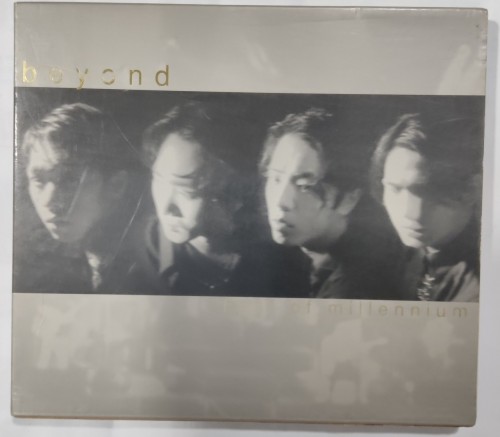 二手85%新 2cd Beyond best of millennium 有外套 . 絕對可播放